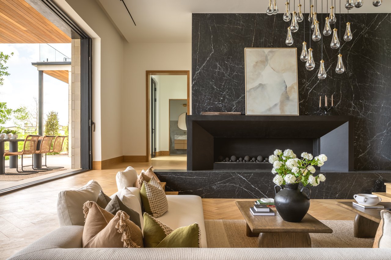 SPANISH OAKS ORGANIC MODERN