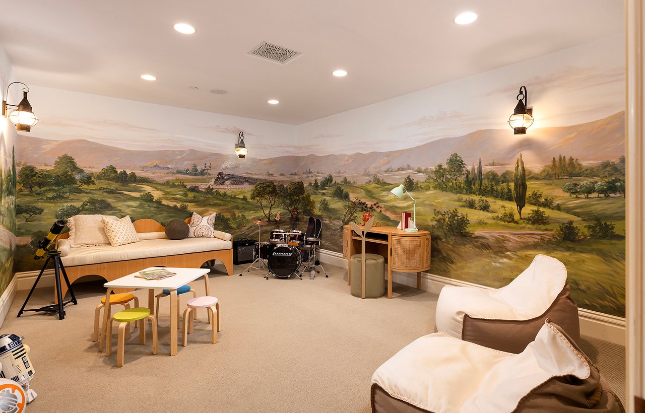 2041 Mandeville Canyon Road