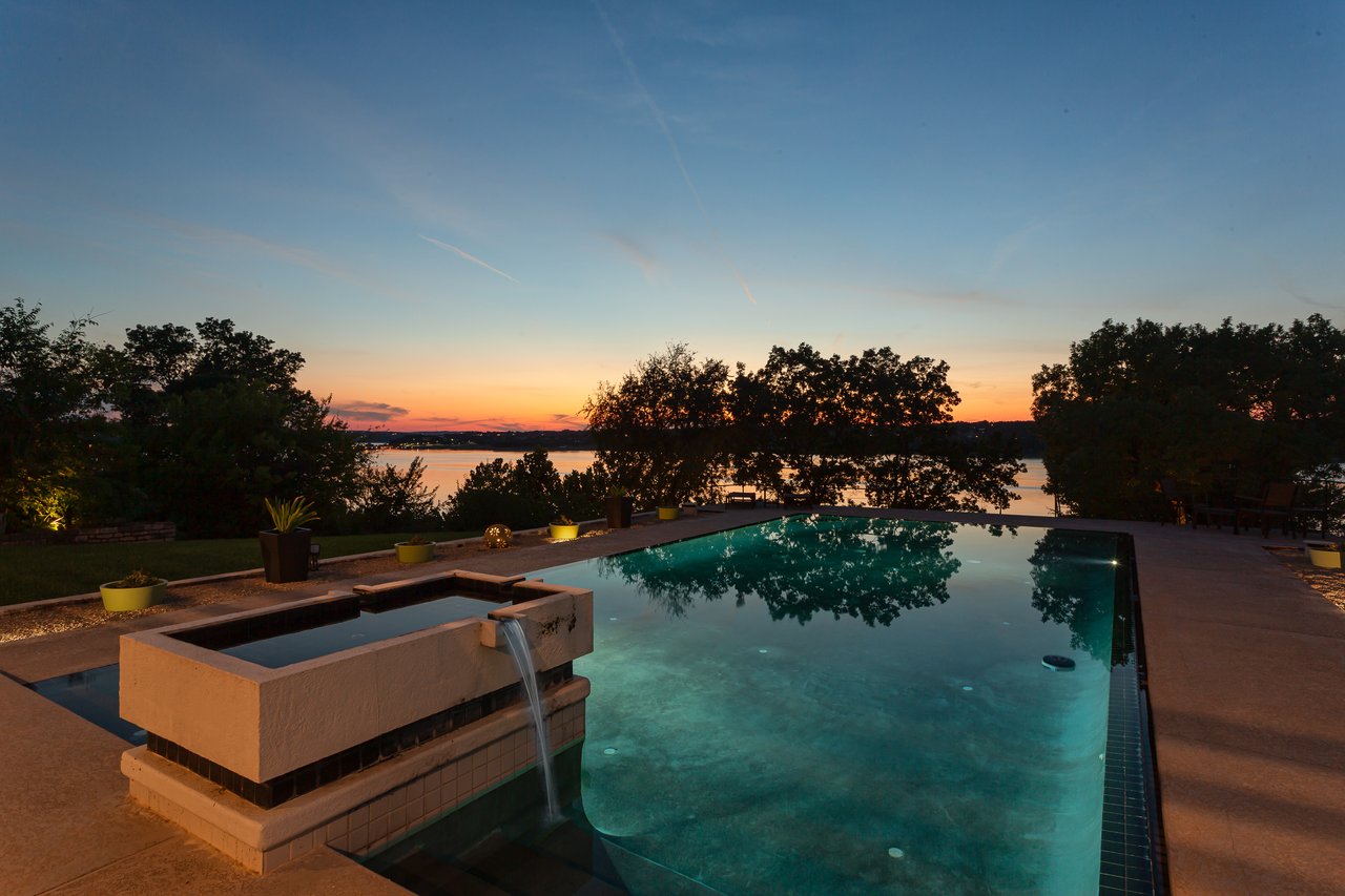 Iconic Lakeway Waterfront