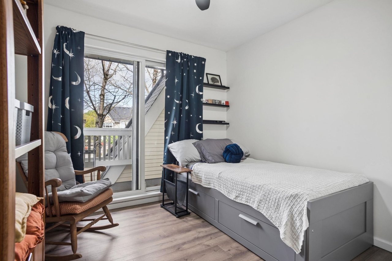 304-6833 Village Green Unit: 304