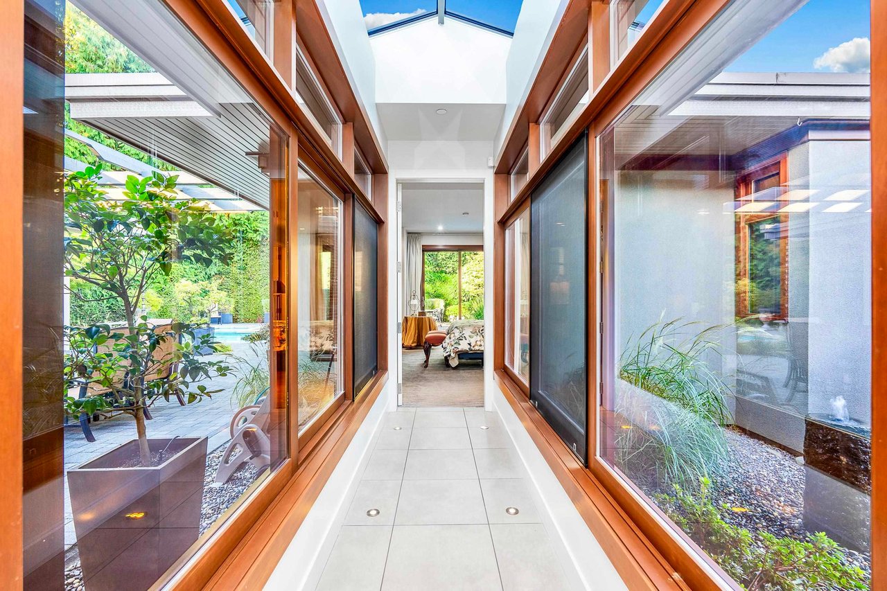 389 MOYNE DR