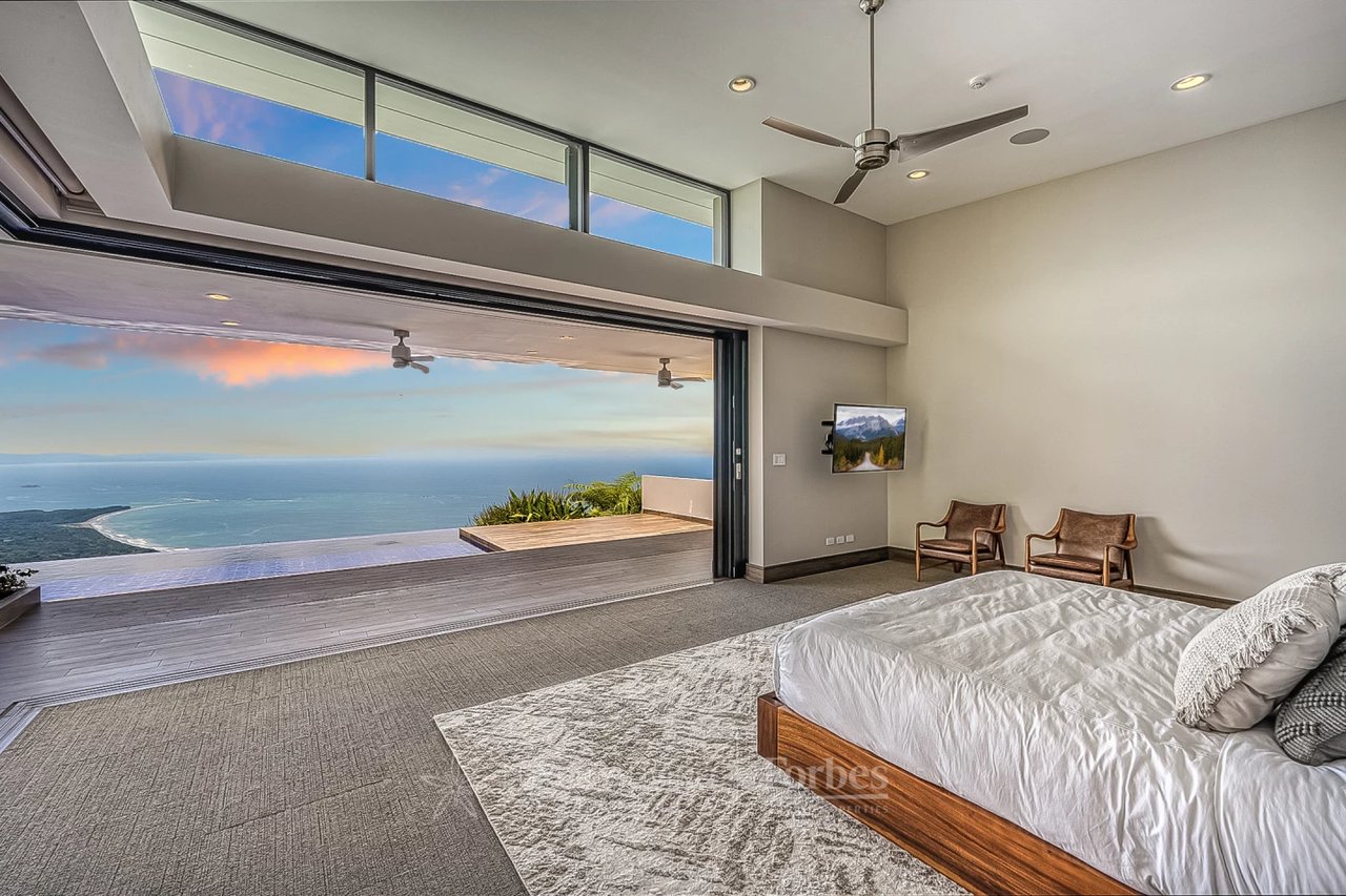 6575 - Dominical Contemporary Mansion