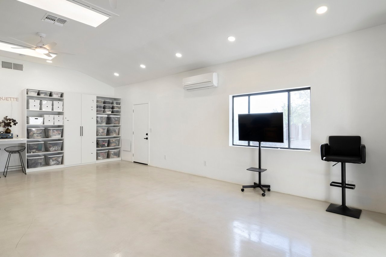 1005 W Emerine Drive