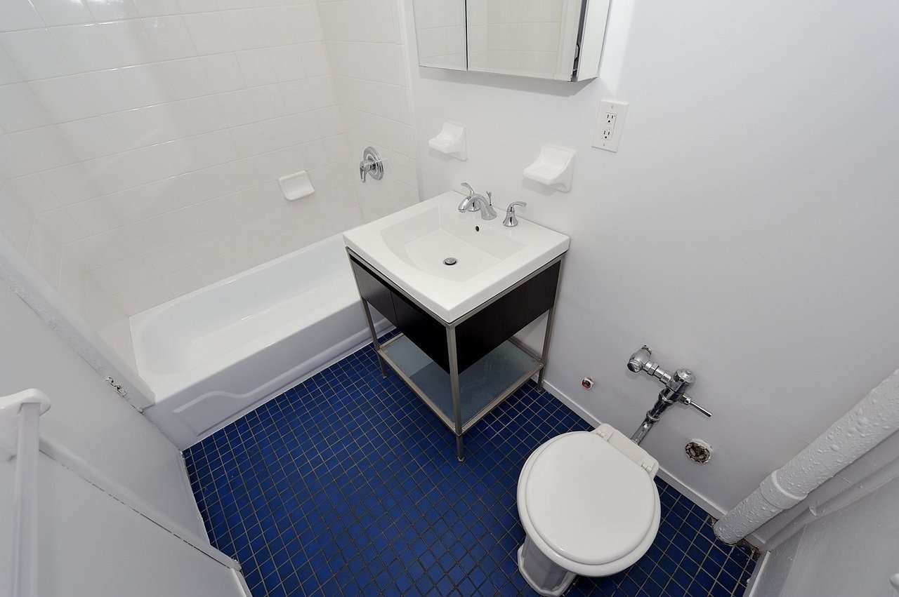 82 Washington Pl #2D
