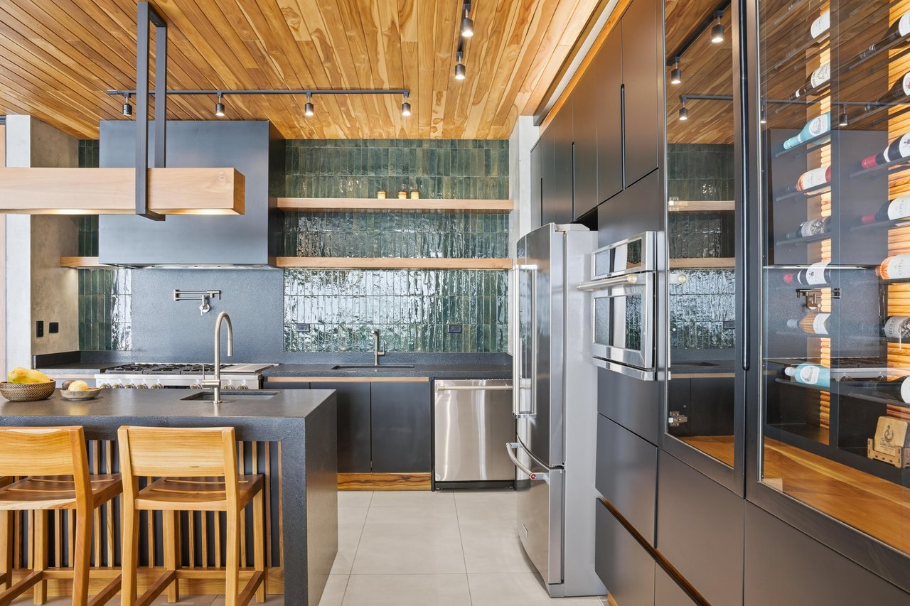 Casa Uchuva | Architectural Harmony of Wood, Stone, and Light