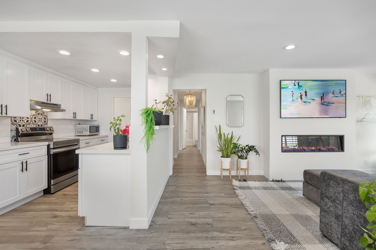 100 Loma Ave #404