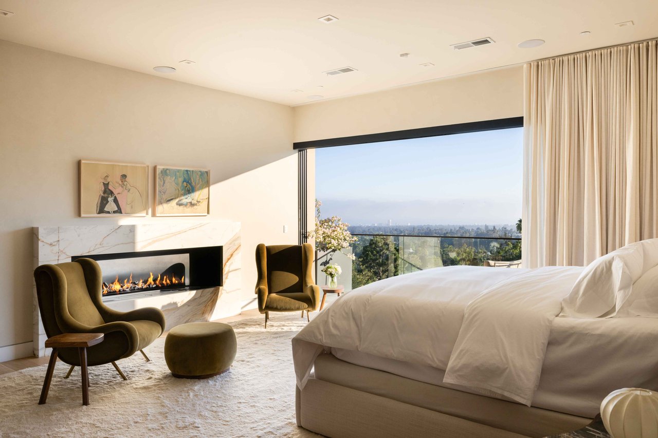 815 N Tigertail Rd, Brentwood