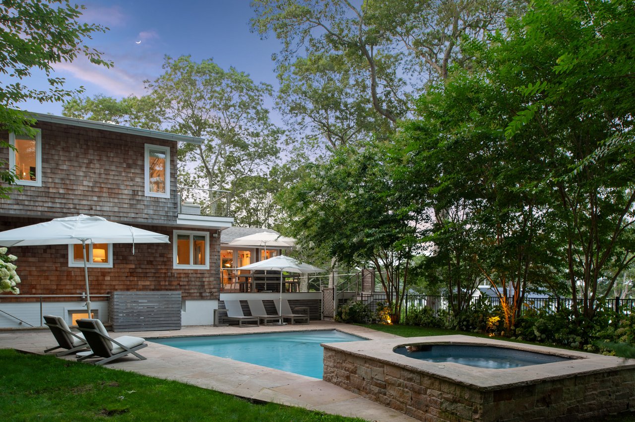 30 Springwood Way, East Hampton