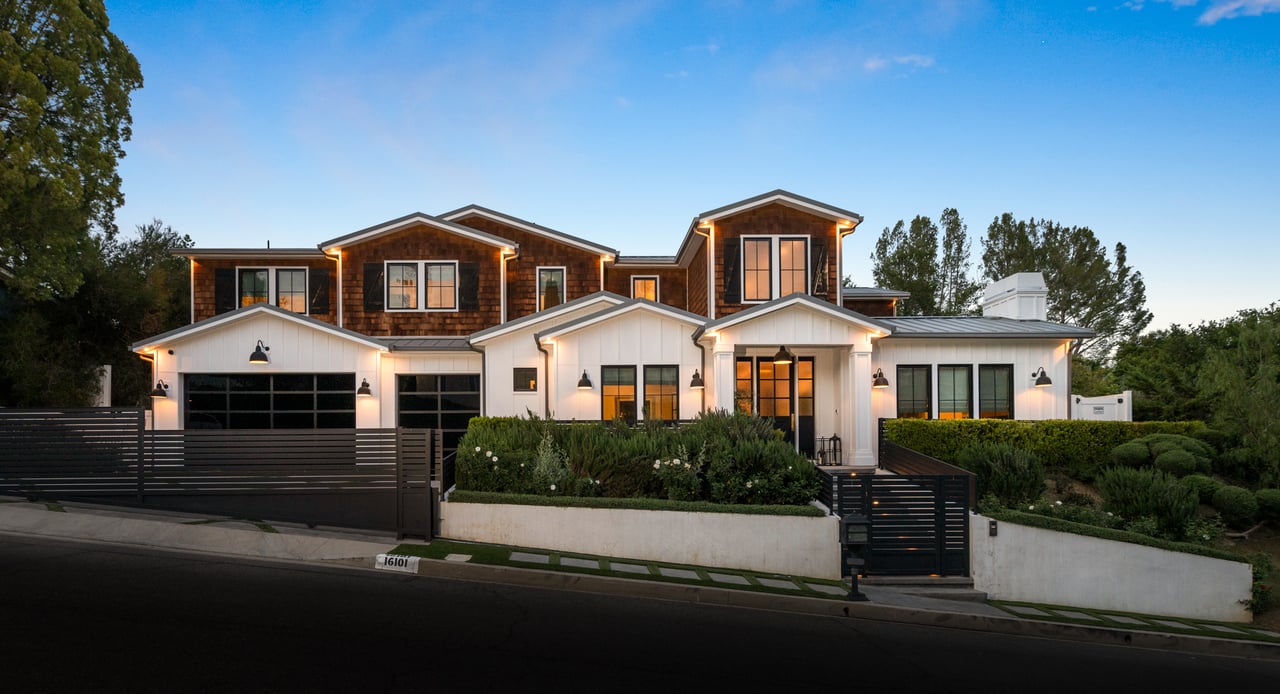 16101 Royal Mount