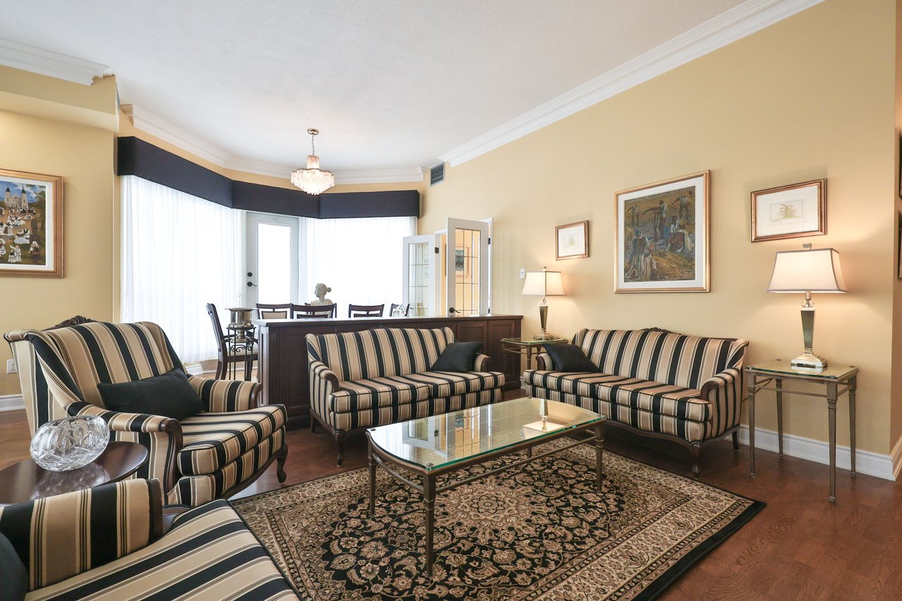 801-2511 Lakeshore Rd W, Oakville