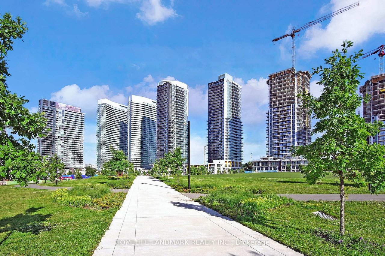 NORTH YORK'S PRESTIGIOUS COMMUNITY PENTHOUSE