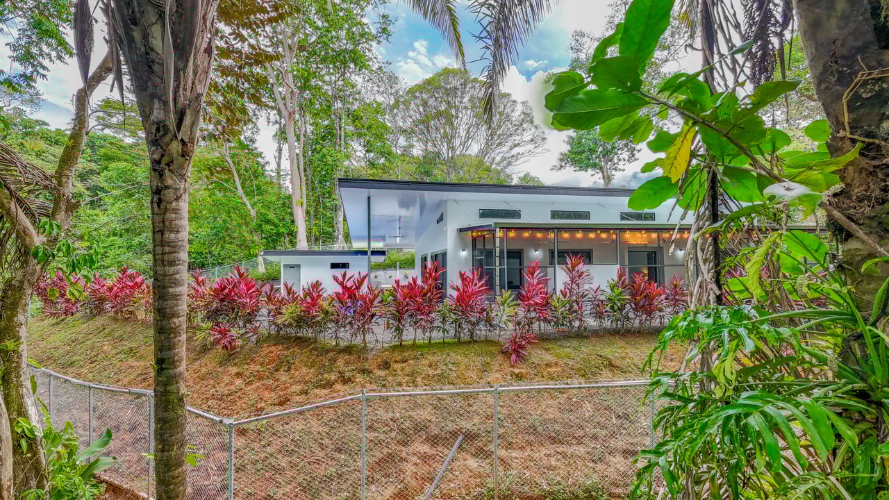 Modern 3-Bed Jungle Home with River and Pool in Cinco Ventanas Ojochal