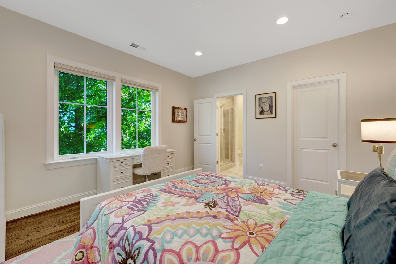 300 Jade Ct NW