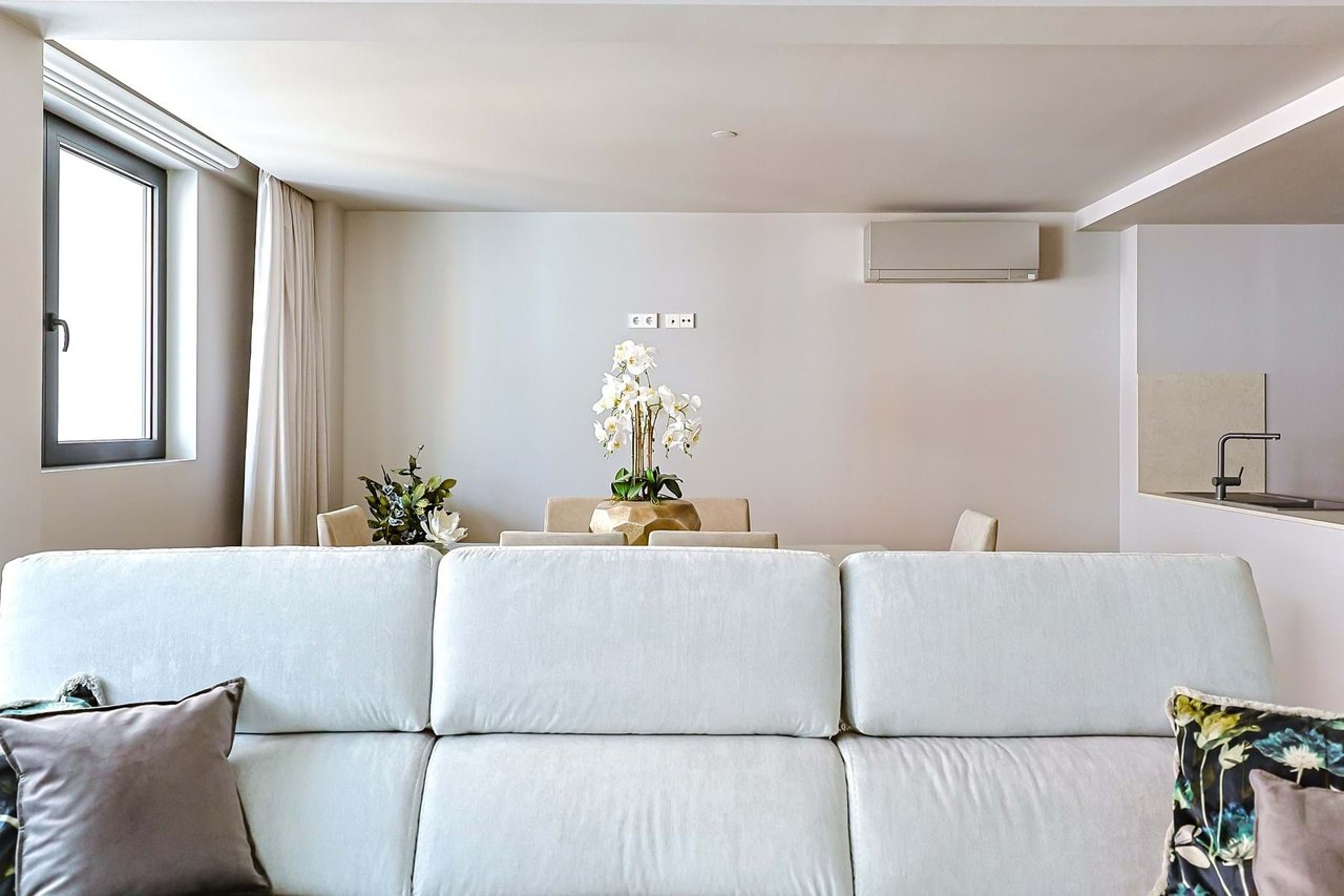 Stylish 2-Bedroom Apartment in the Heart of Lisbon with Exceptional Amenities