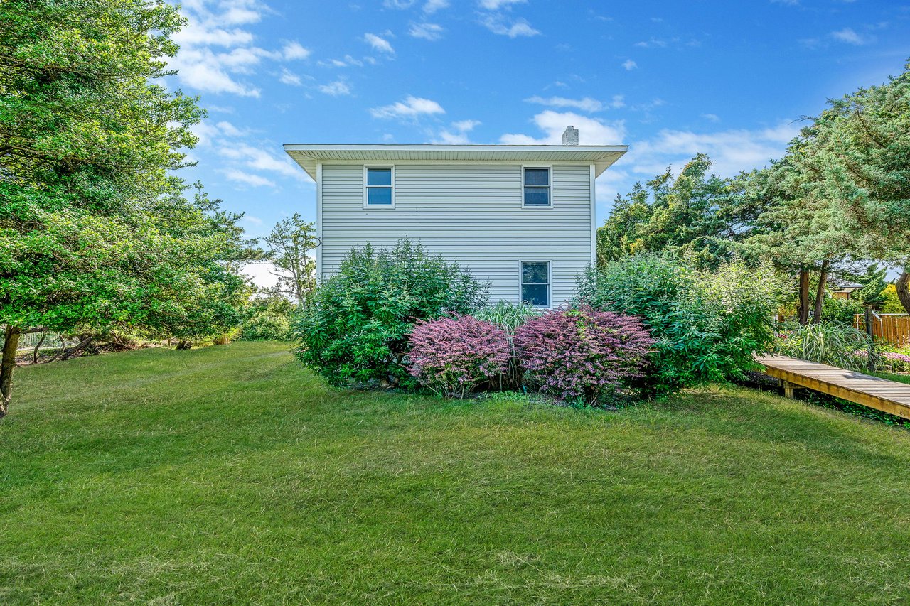 38 W Lighthouse Walk