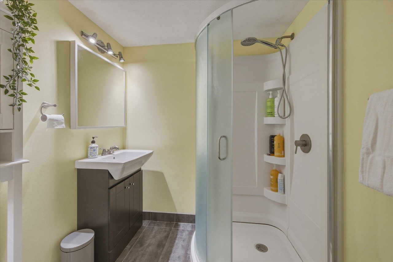 C102-40140 Willow Cres