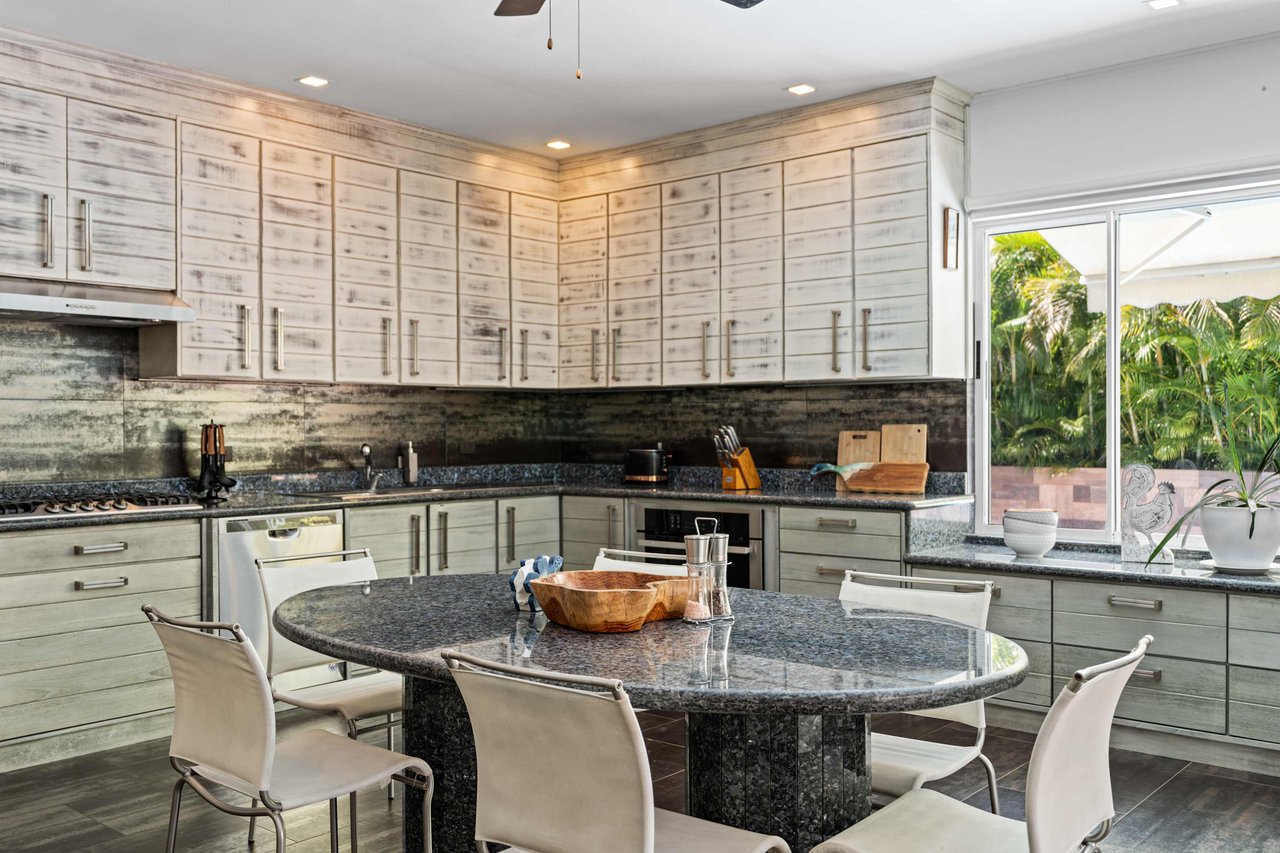 Casa de Palmas | Beautiful gated community just 5 min. to the beach!