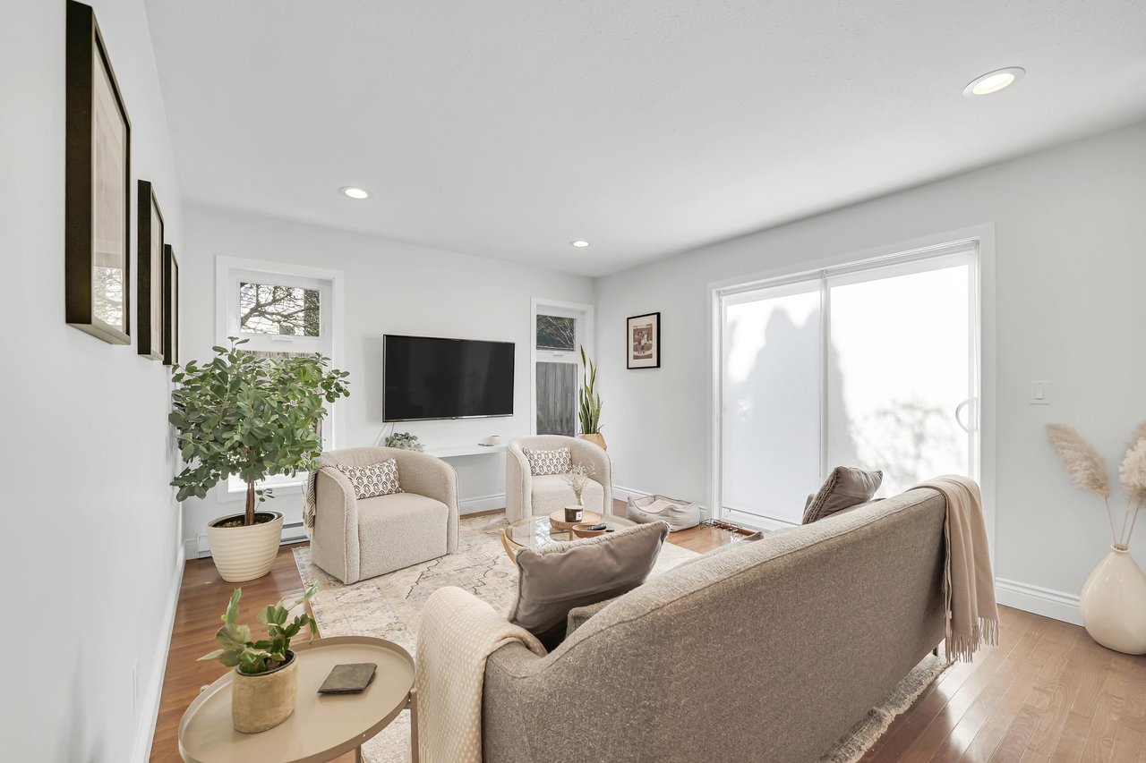 2548 Nairn Wy