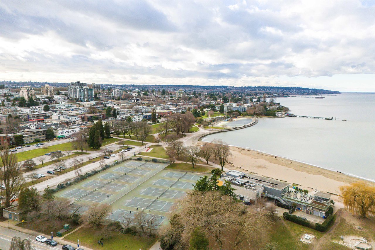 202-2680 Arbutus St