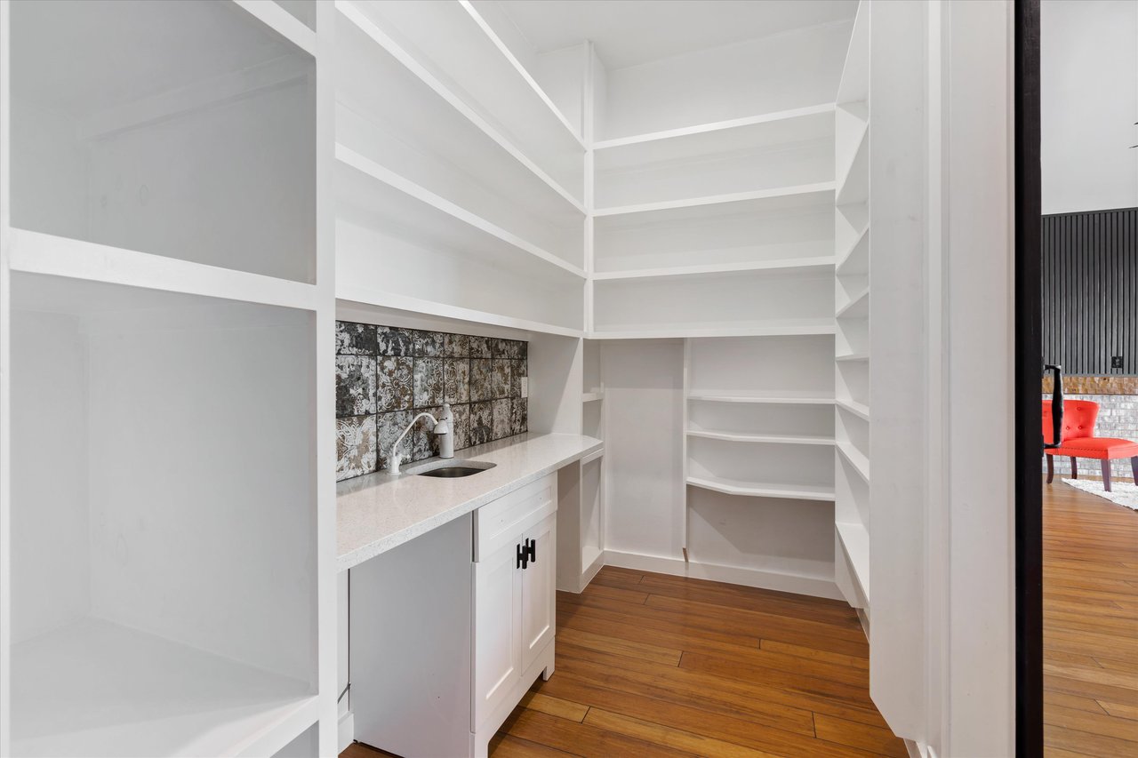 Butlers pantry with sink and water filter system