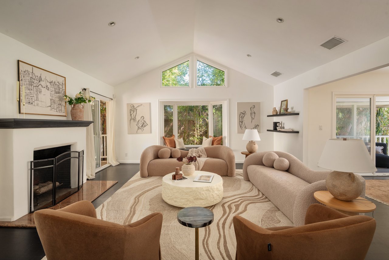 9146 St Ives Dr, Sunset Strip