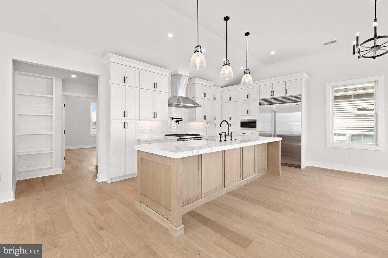 	352 N 5th St, Surf City Boro, NJ 08008