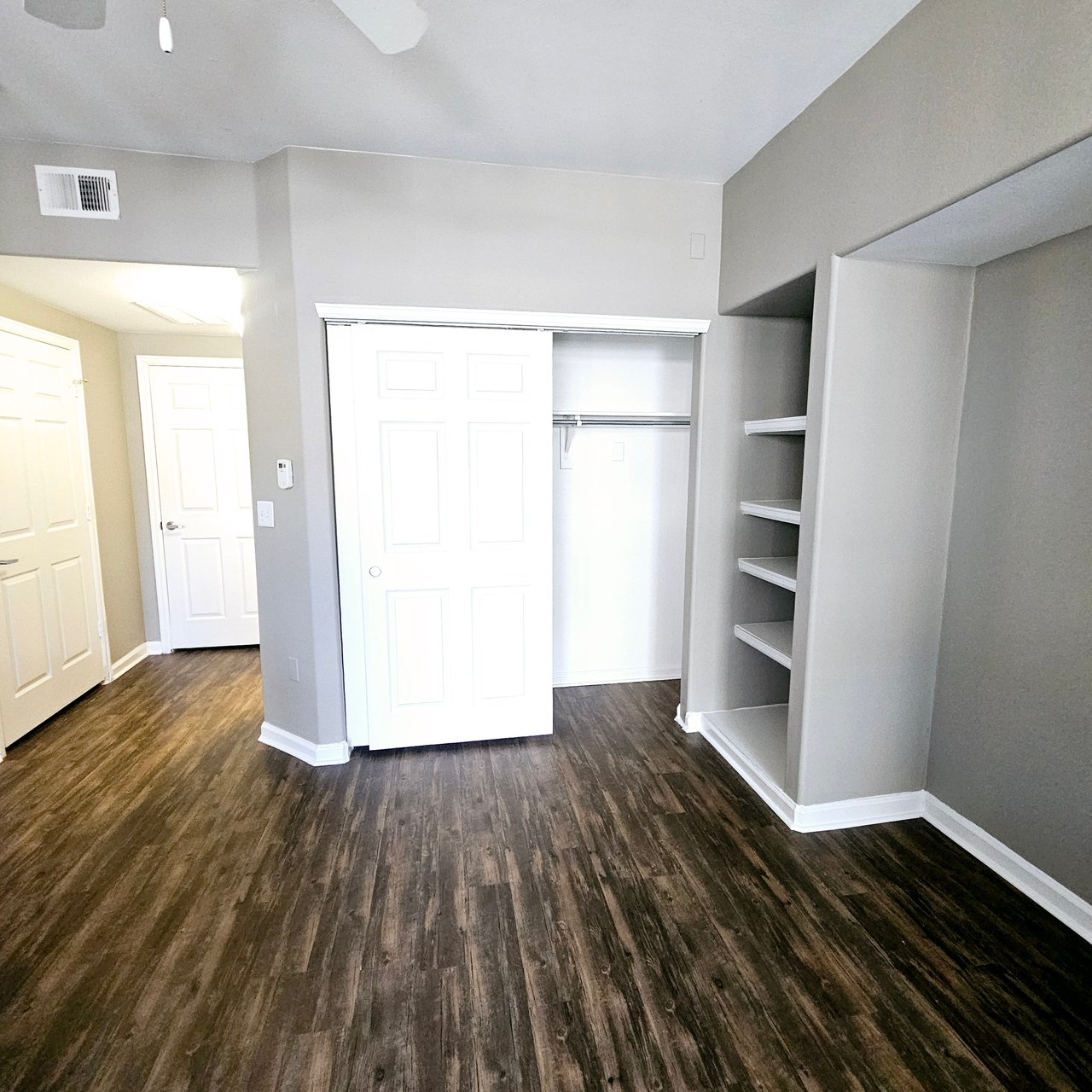 Studio 1 Bath Apartment with Garage included 