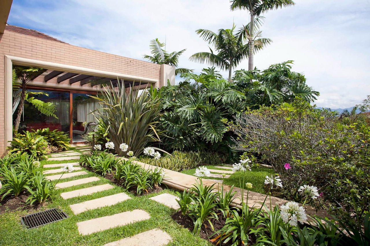 Classic Colonial Garden Estate, Curridabat, San Jose