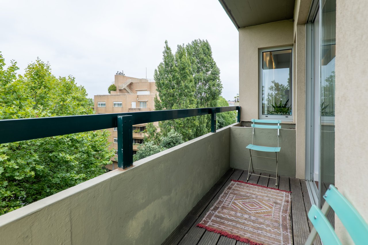 Sea View 2-Bedroom Apartment for Rent in Tranquil Foz Location