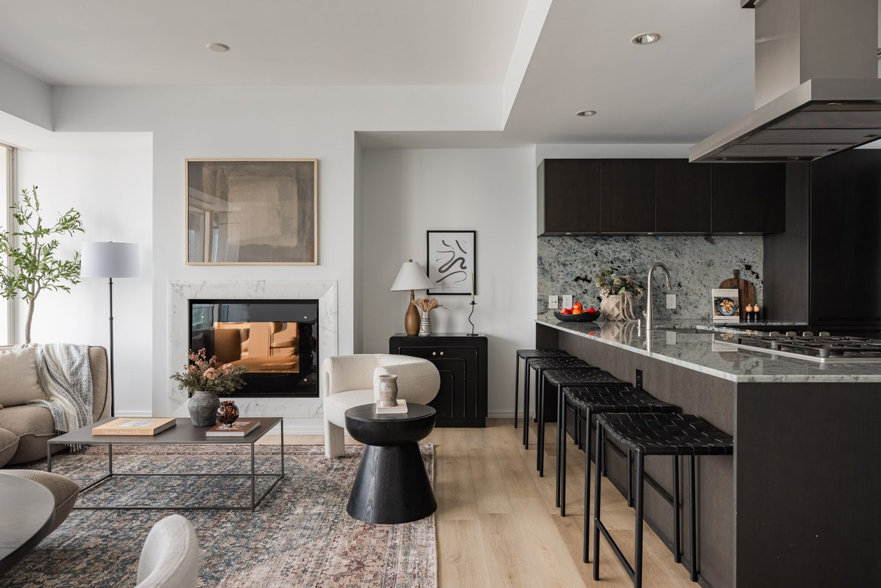 Suite 3203- 180 University Avenue