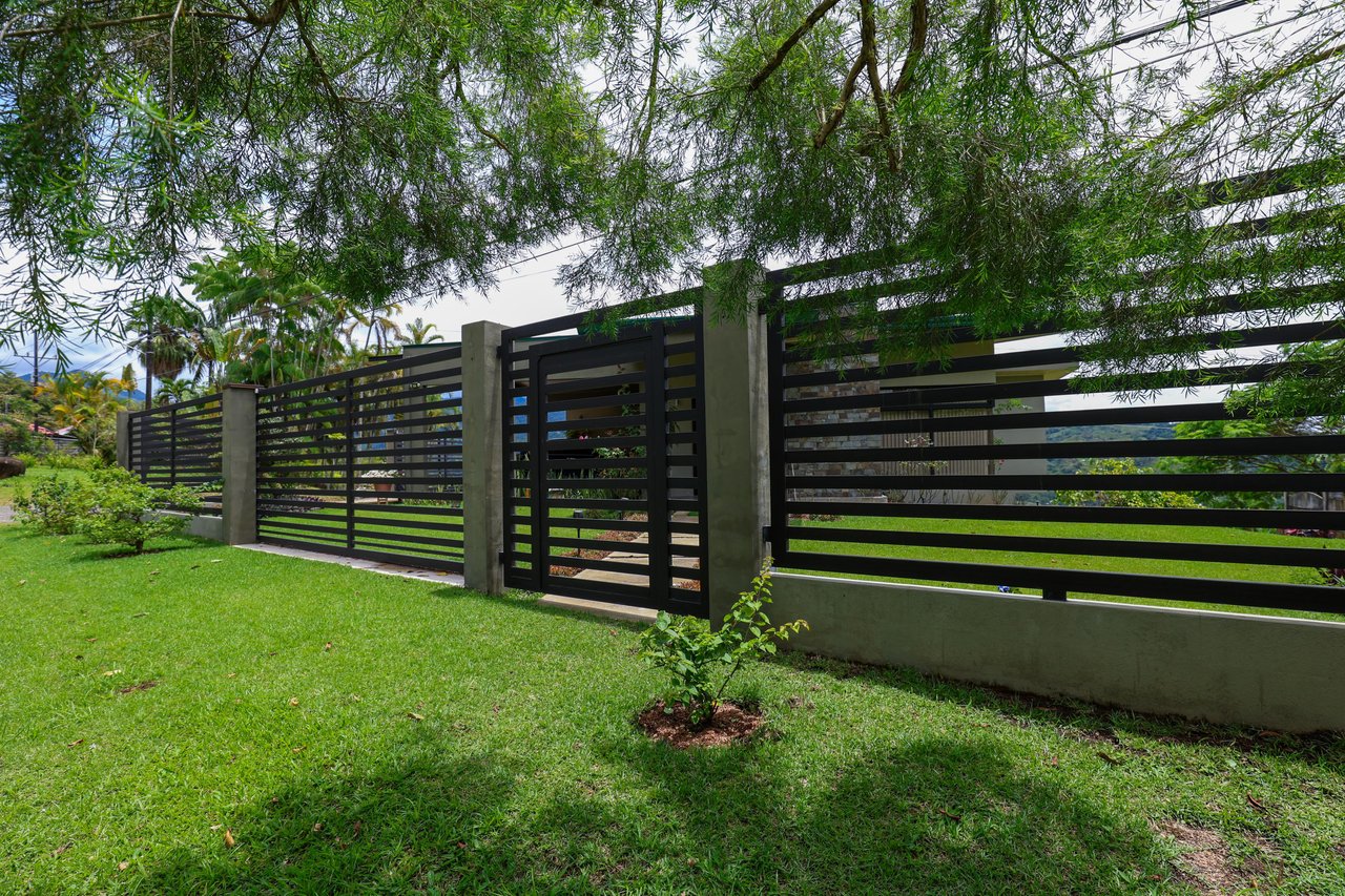 5-BEDROOM CHIRRIPO MOUNTAIN VIEW HOME WITH EASY ACCESS, PREMIUM FINISHES, FRUIT TREES AND LANSCAPED – 0.22 ACRES