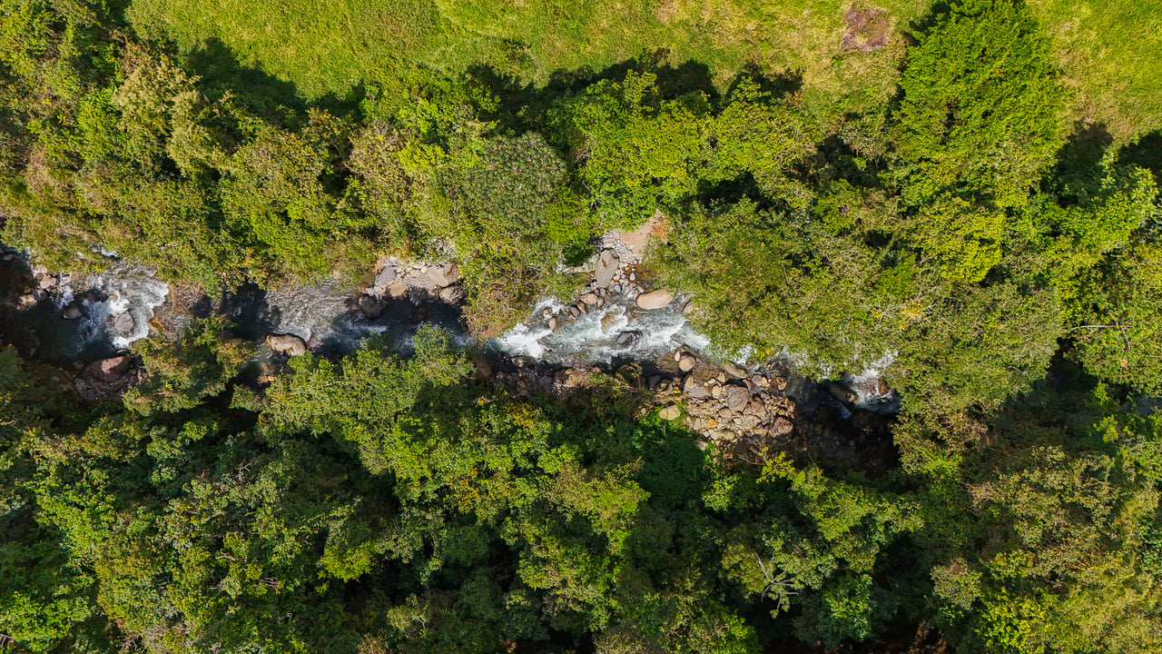 Costa Rica Mountain Retreat – 1.8 ha with Luxury Cabin, Private Lake & Riverfront