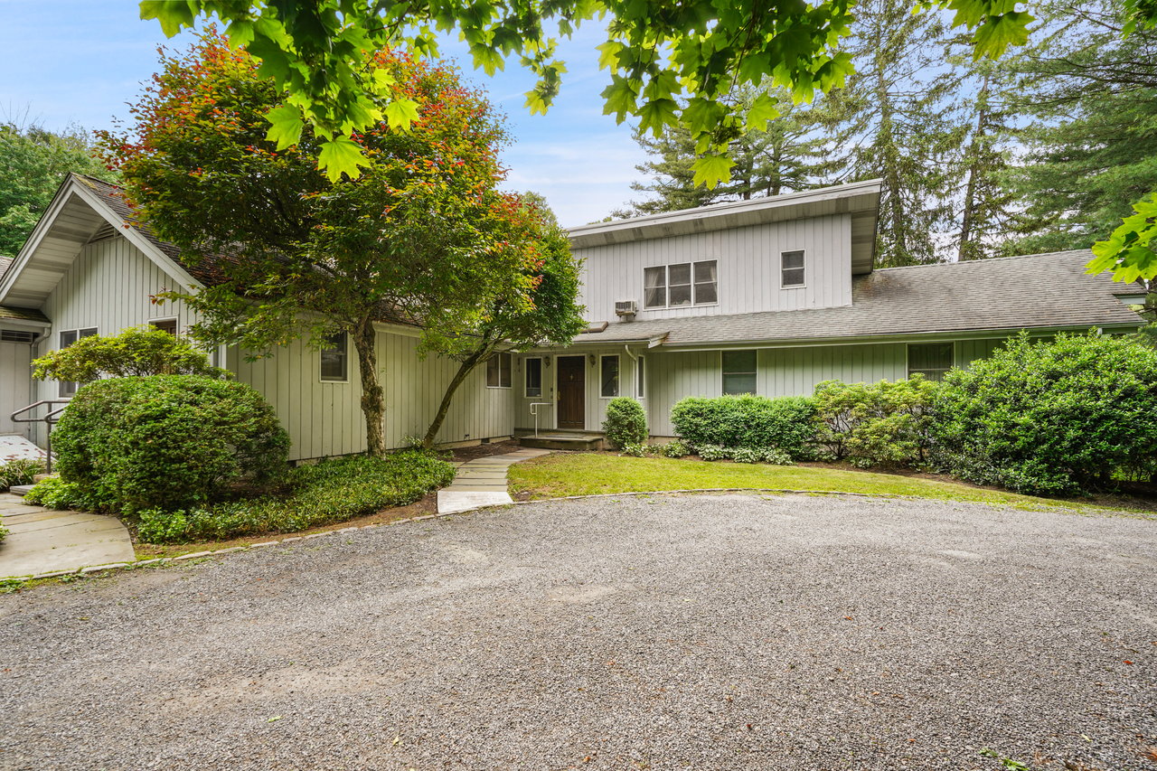 112 Narrows Road