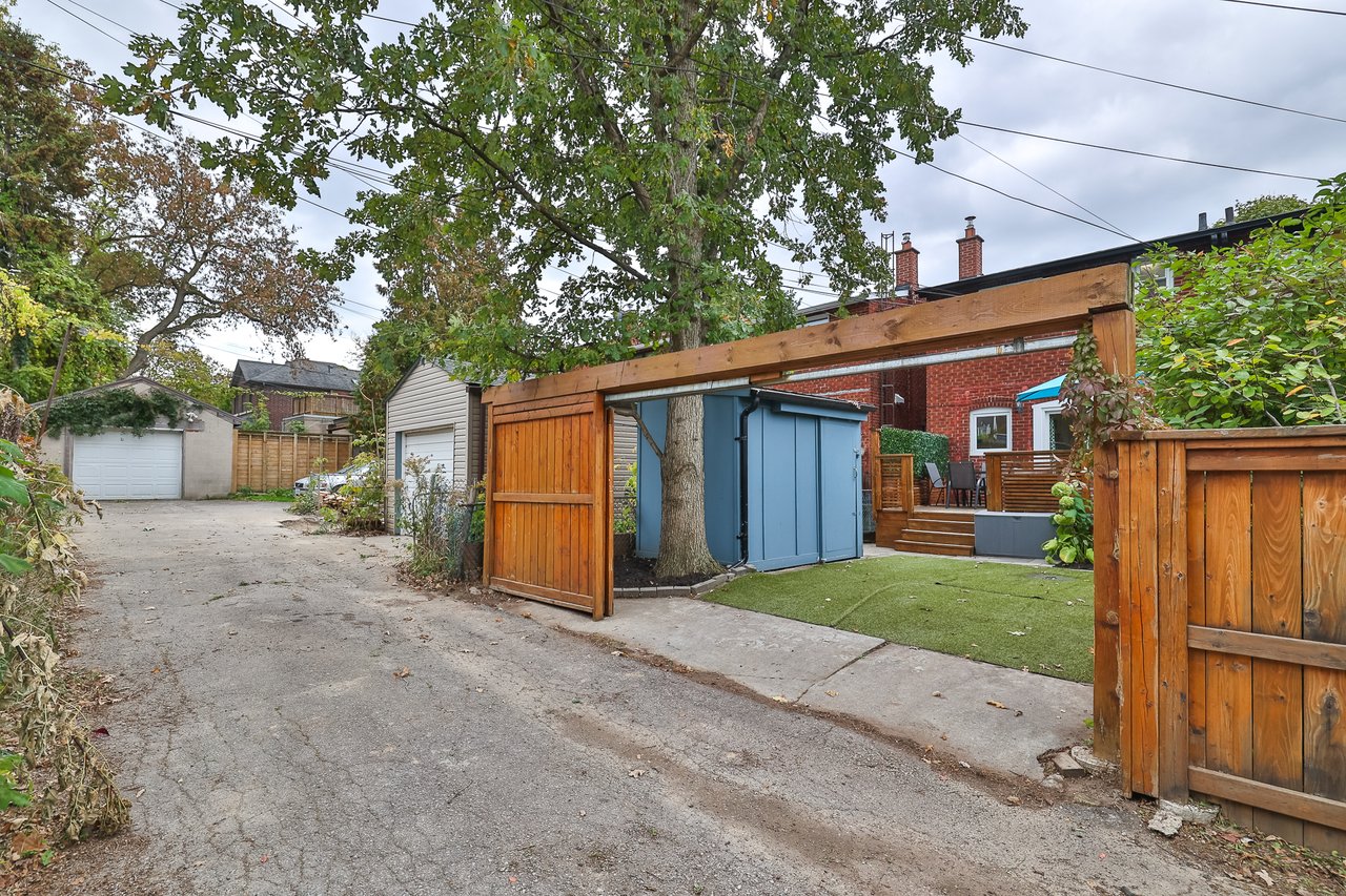 SOLD; Prime Humewood Locale!