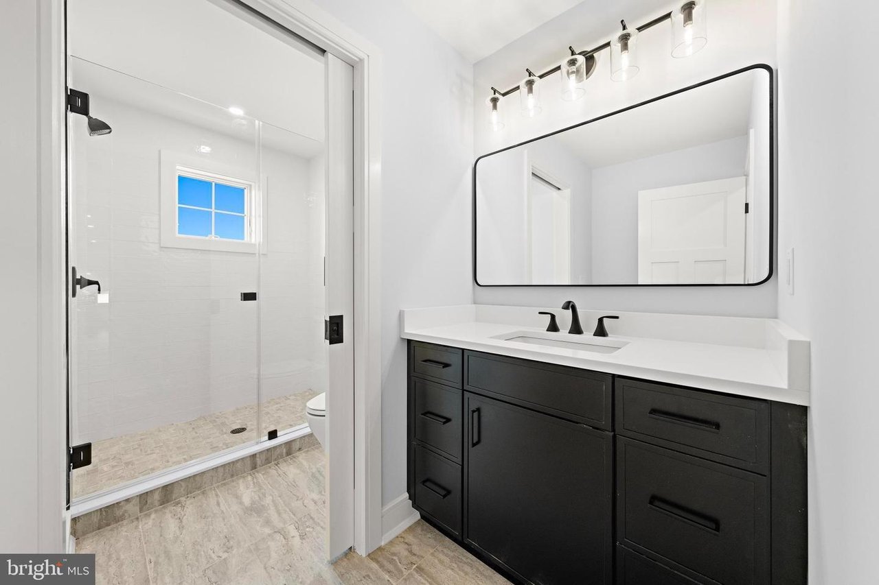 	352 N 5th St, Surf City Boro, NJ 08008