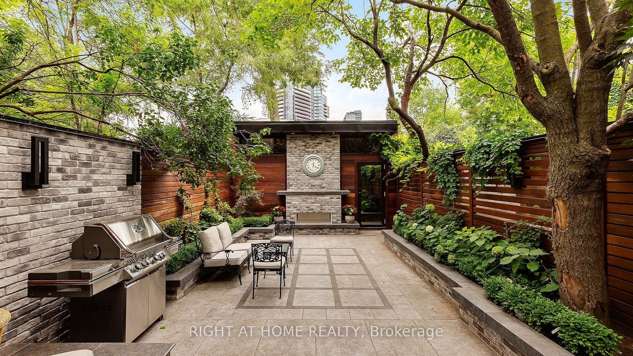 YORKVILLE FORESTY LUXURY