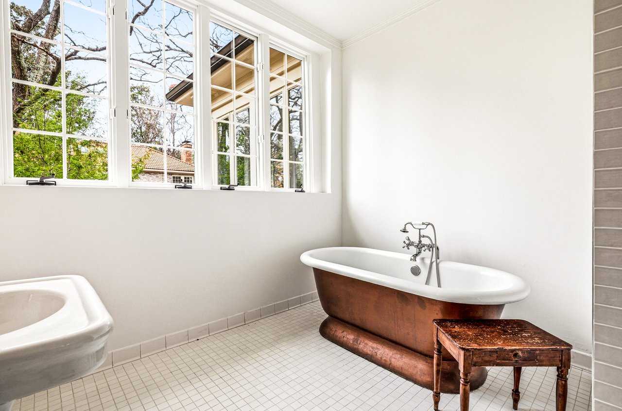 794 Springdale Road NE