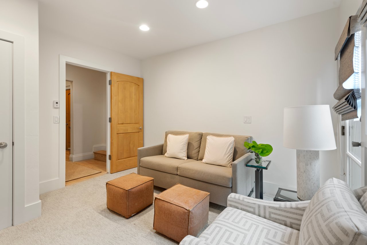 Beautiful Mountain Contemporary Townhome in Aspen Central Core