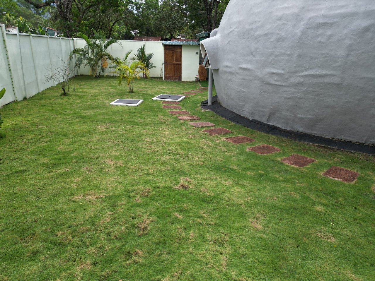 0.07 Acres – Unique 2 Bedroom Dome With Pool Walking Distance To The Beach!!!