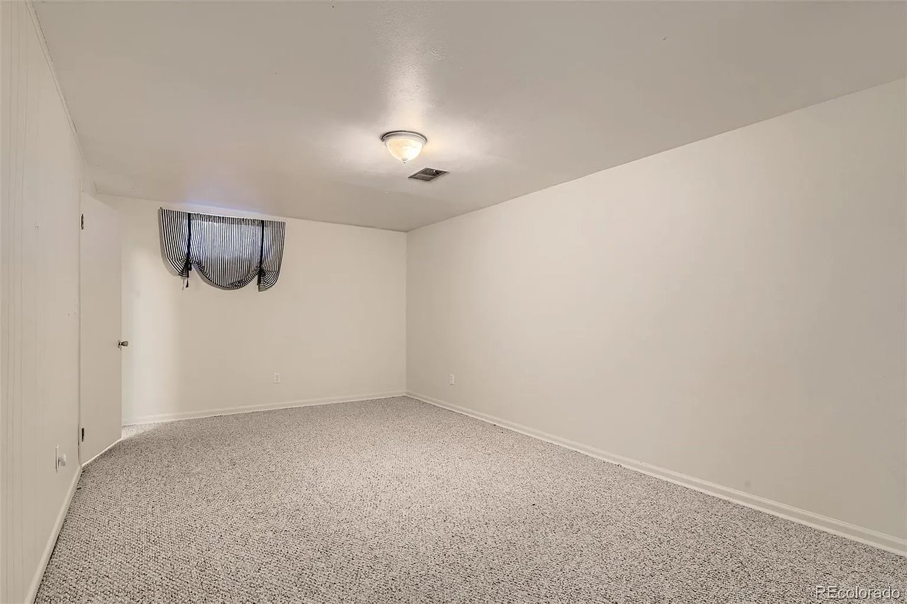 3069 S Dayton Ct