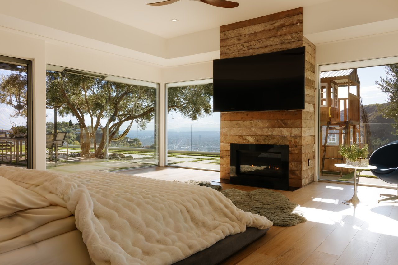 2402 Carman Crest Dr