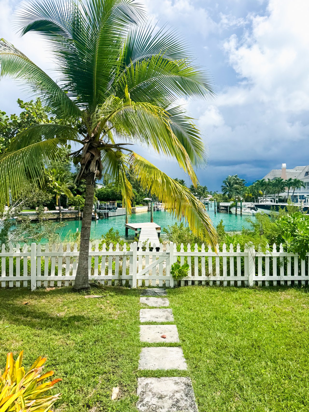 Sandyport | Expansive View Home 