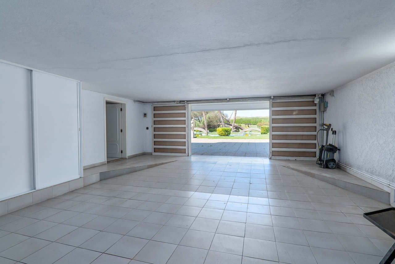 Secluded 5-Bedroom Villa with Pool and Sea Views on Expansive Dune-Side Plot – Apúlia e Fão