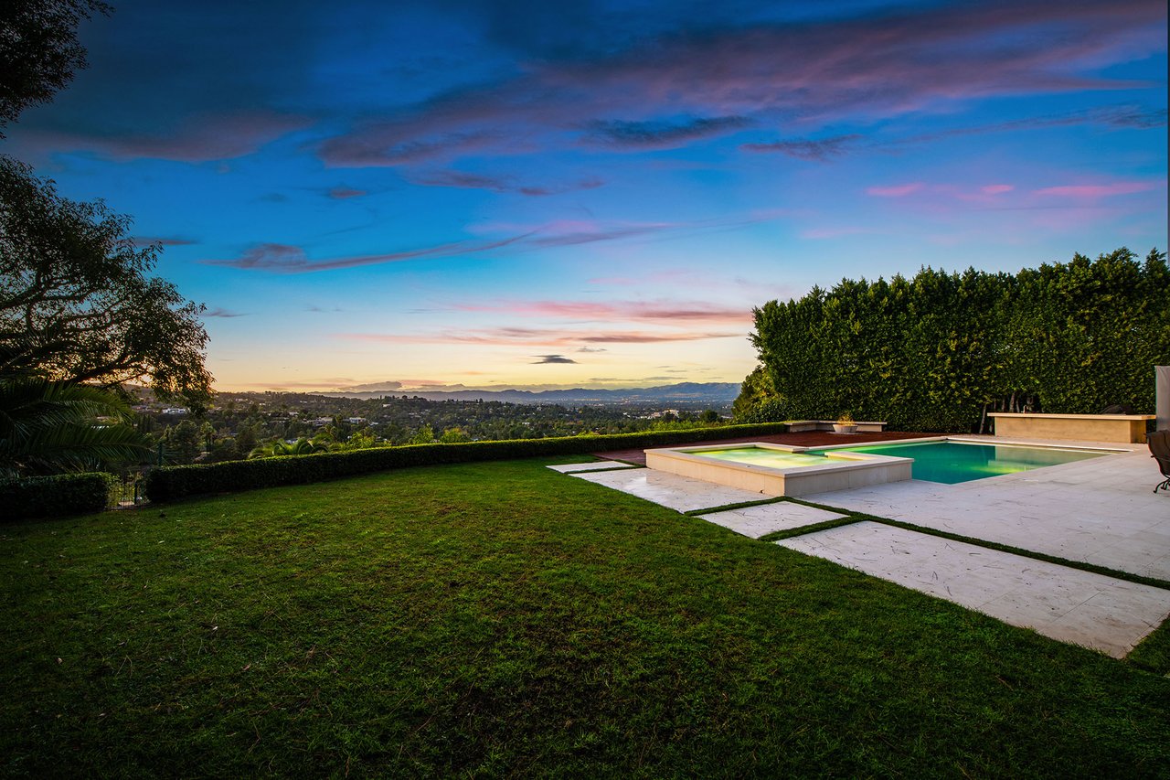 16167 Royal Oak Rd, Encino