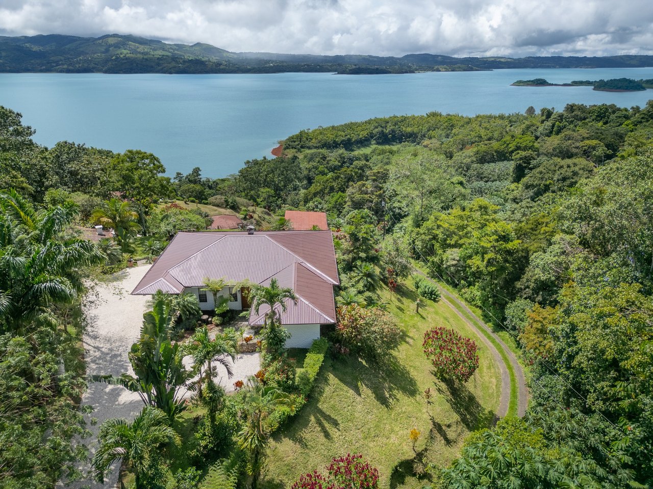 Casa Blanca | Multi-Villa Estate with Lake Views - Nuevo Arenal