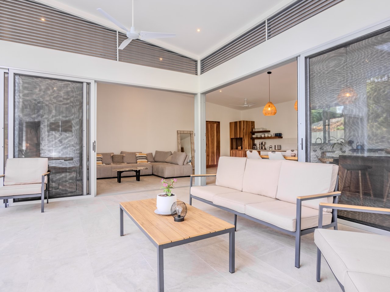 An Exclusive, Sunny Ridge-Top 4-Bed Designer House With Unforgettable Mountain & Jungle Views
