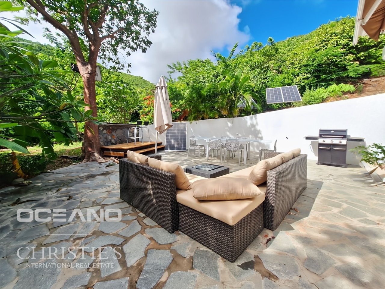 Stunning 4-Bedroom Villa on Spacious Plot - Orient Bay