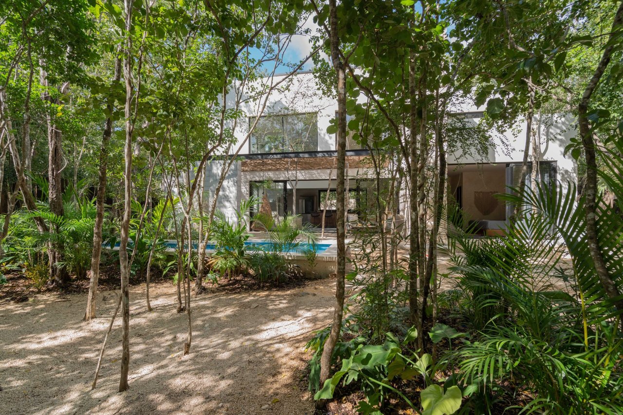 Villa 11  |  4 Bedroom with Large  Pool  in 12 O’Clock Tulum