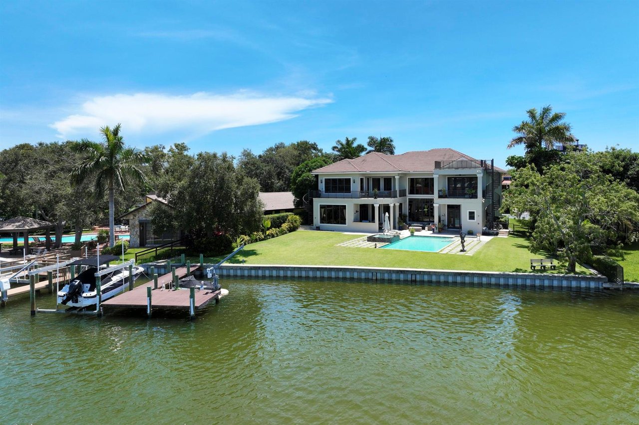 1950 Portage Landing N