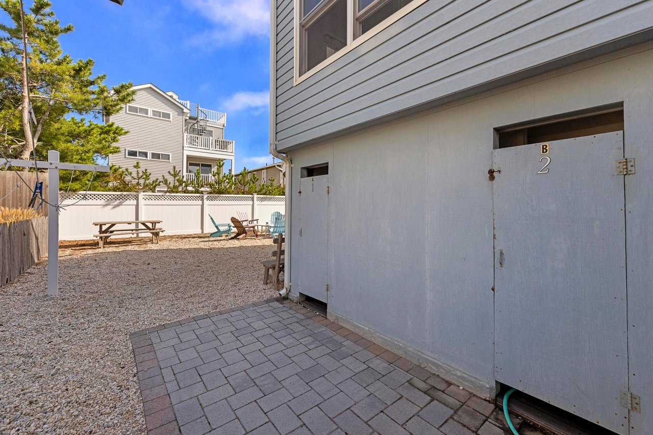 229 Merivale Ave. (1st and 2nd floor), Beach Haven
